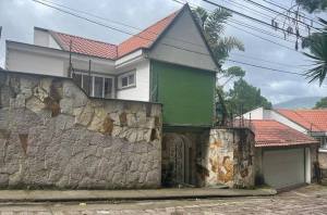 NO ESPERES MAS Venta de Casa 2 Niveles , 3 Habitaciones y  Amplio Jardin  cerca de Tegucigalpa