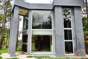Alquiler de preciosa Casa estilo minimalista en Santa Lucia