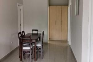 Alquiler de Apartamento de 3 Dormitorios en Colonia Miraflores 