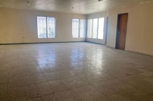 Alquiler de Edificio Comercial (Area de Almacenaje, Carga y Descarga)