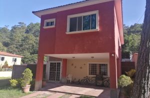 ¡Se Vende Rápido! Casa de 2 Niveles, 3 Dormitorios, 3.5 Baños, Salida Danlí.