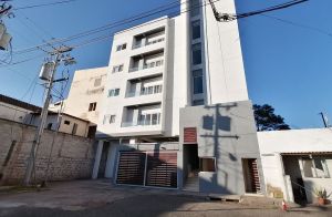 OPORTUNIDAD DE INVERSIÓN! Venta de Edificio de Apartamentos de 7 Niveles , 2 Pisos de Estacionamiento, Terreza en Tegucigalpa