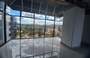 Venta de Amplio Local Para Consultorio Médico 179.84 Mtrs, Con Vista Panorámica, Cerca Zona Sur.