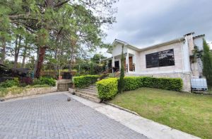 En Venta Casa Hermosa , Jardin Grande en un Lugar Fresco Cerca de Tegucigalpa