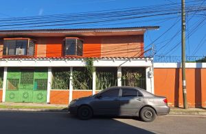 OPORTUNIDAD DE INVERSIÓN! Venta de Casa de 2 Niveles, Con Apartamentos, Amplió Garage en una Excelente Ubicación de Tegucigalpa
